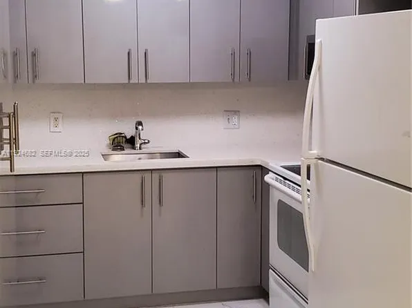 400 SW 134th Way APT 102, Pembroke Pines, FL 33027