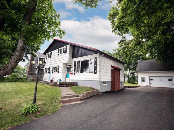 8 Allison Ave, Amherst, NS B4H 3V4