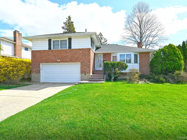 53 Stuart Drive, Syosset, NY 11791