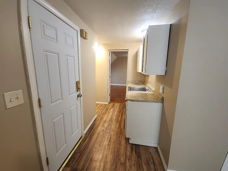 27 Fairview Ave #27B — Photo 8