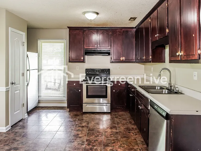 229 Cedar Creek Cir — Photo 5