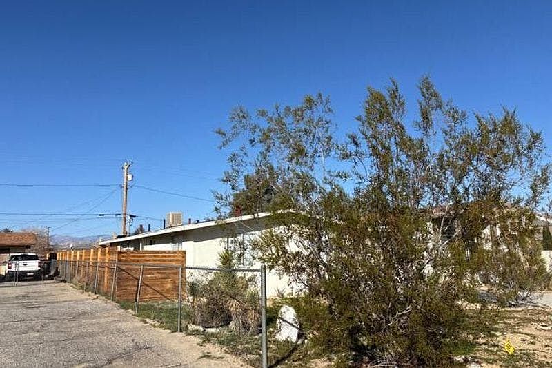 2nd image of 62046 Mountain View Cir