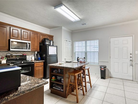 5th image of 136 Forest Dr