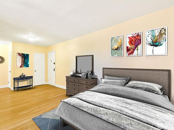 5th image of 9002 63rd Dr APT 2E