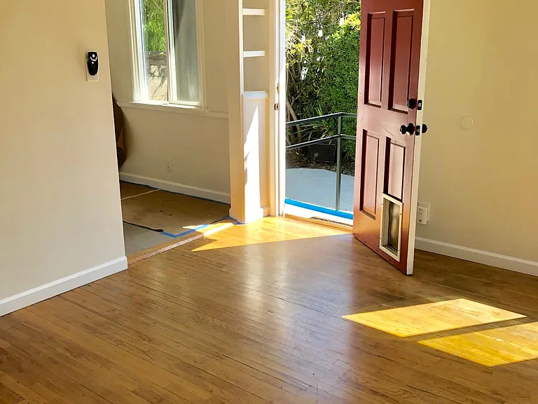 Rose Ave — Photo 1