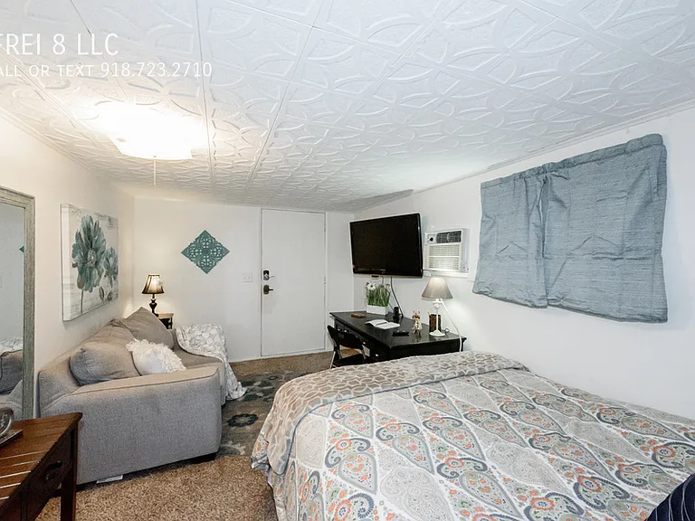 1227 1/2 S Gary Ave — Photo 2