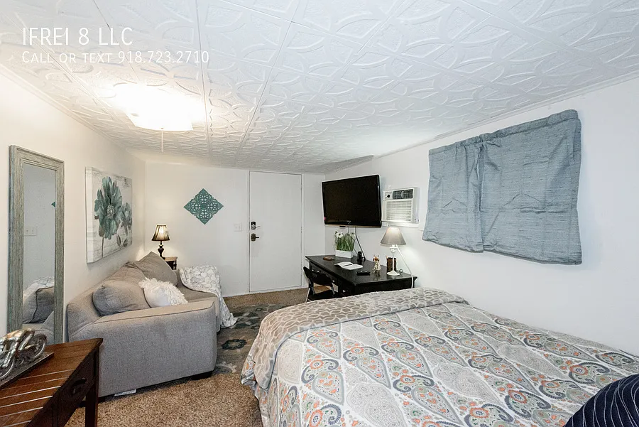 Building Photo - 1227 1/2 S Gary Ave
