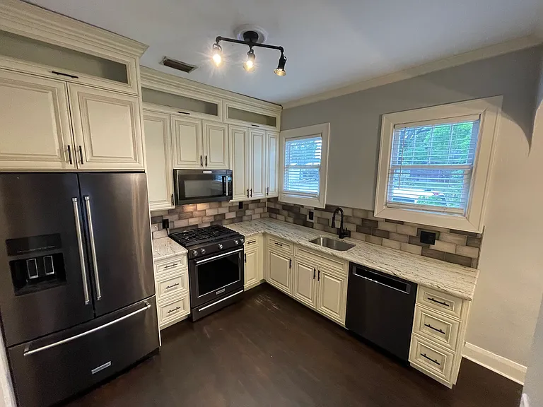 702 W Warren Ave — Photo 14