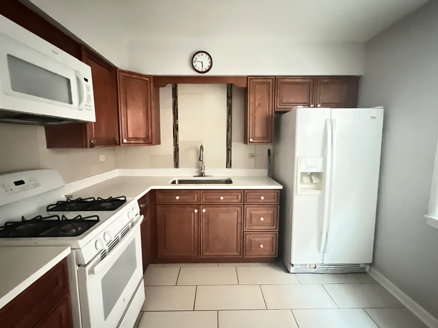 2 bed, 900 sqft, $1,600 — Photo 3