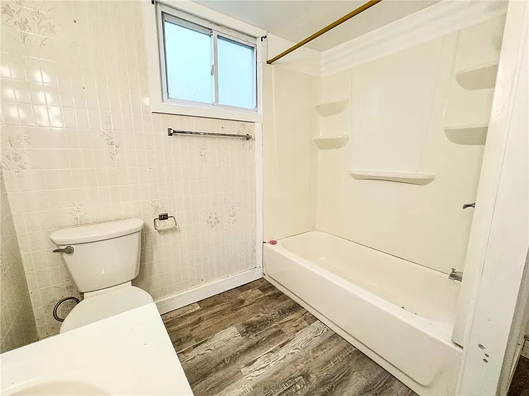 604 Center Ave — Photo 16