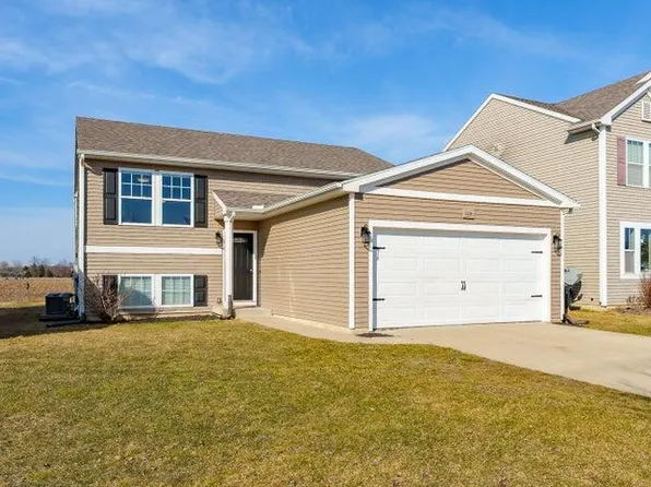 1320 Gardner Pond Ln, Vicksburg, MI 49097