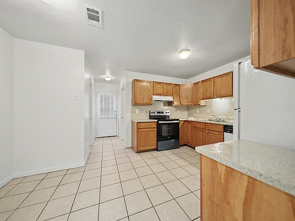 4th image of 2813 Cantabrian Dr APT B