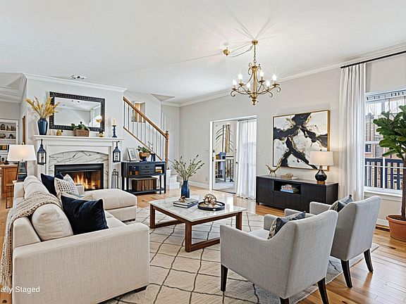 3rd image of 157 Roderick Pl