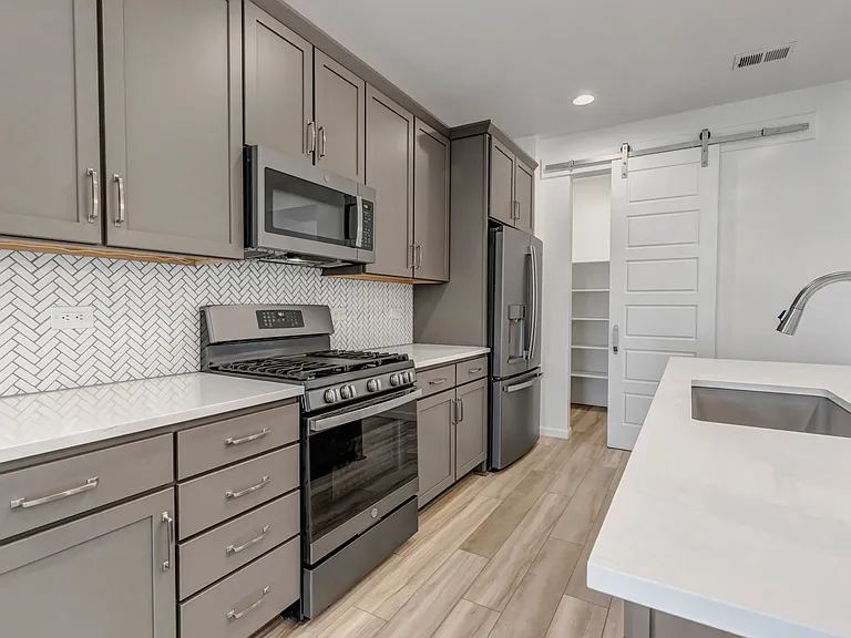 4007 Castle Vista Ln — Photo 15