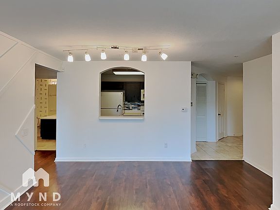 4th image of 3960 Southpointe Dr APT 517
