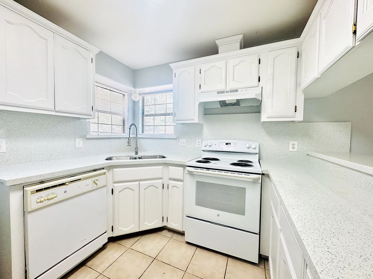 2 bed, 2.0 bath, $850 — Photo 4