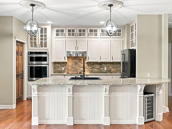 3rd image of 879 E Westchester Drive