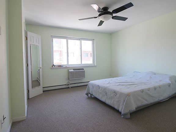 3rd image of 13538 Coolidge Ave #3