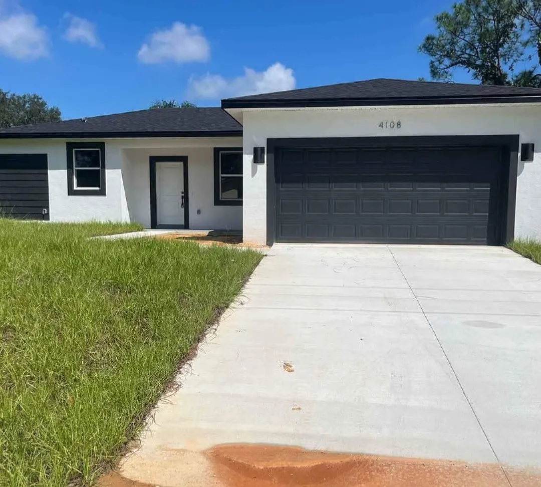 3 bed, 1270 sqft, $1,950 — Photo 1