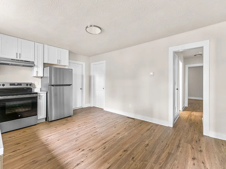 1430 S Campbell Ave — Photo 7