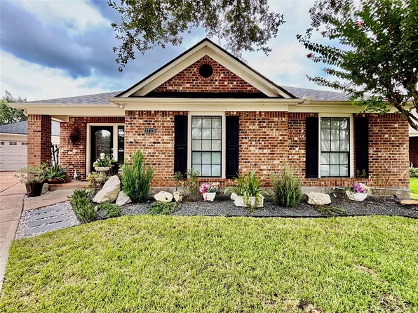 1711 Red Lake Ct, Richmond, TX 77406
