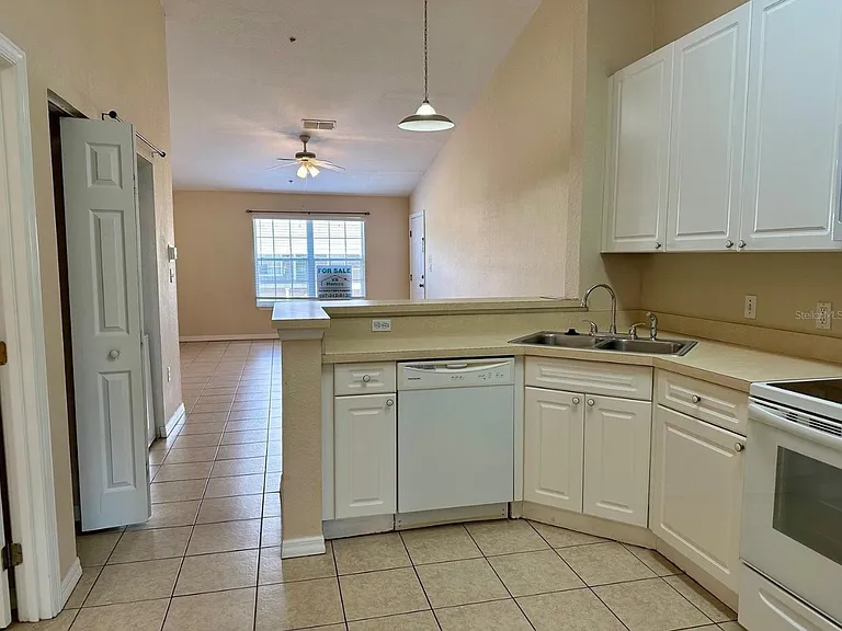 141 Reserve Cir #201 — Photo 6