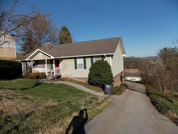 2nd image of 904 Starling Dr