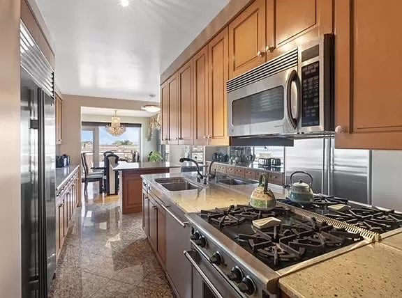 5th image of 166-25 Powells Cove Blvd #10F