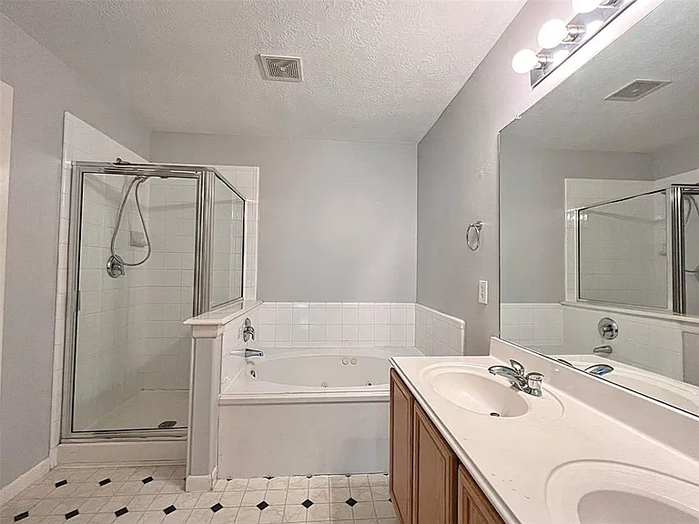 5923 Shining Leaf Ct — Photo 13