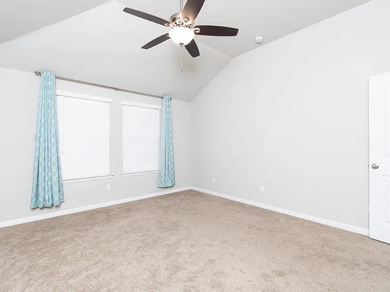 136 Mistflower Ln — Photo 10