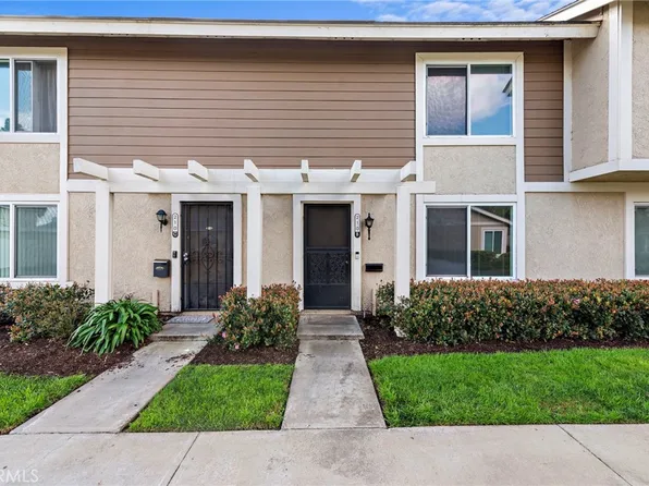 210 Carriage Dr APT B, Santa Ana, CA 92707