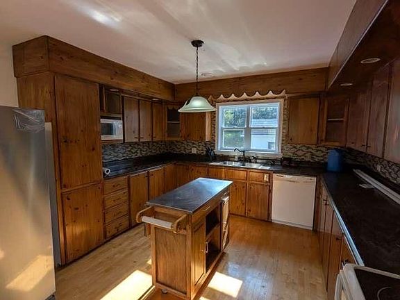 2nd image of 15 Mill Rd