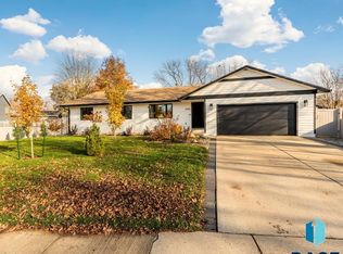 3704 E 36th St, Sioux Falls, SD 57103