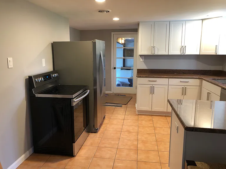 24605 N Cromwell Dr — Photo 10