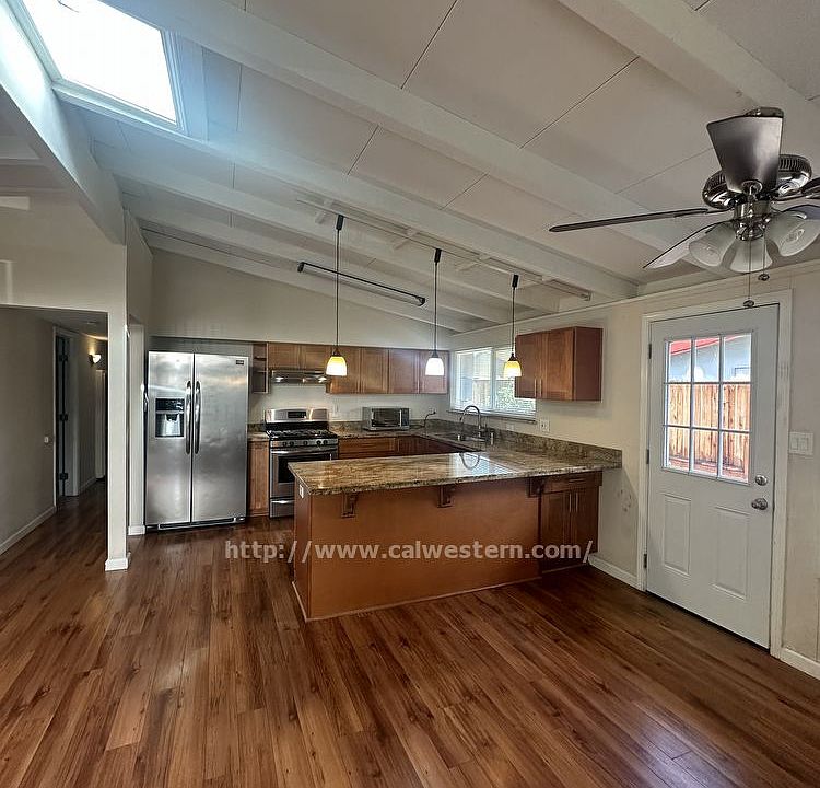 1st image of 775 Lakehaven Dr