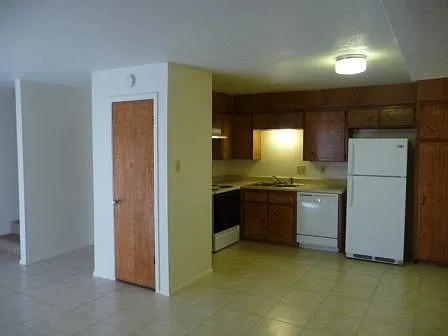 2306 Wales Cir #C — Photo 8