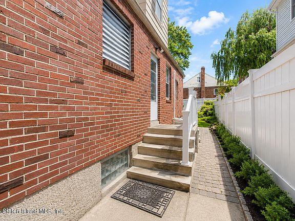 3rd image of 659 Davis Ave