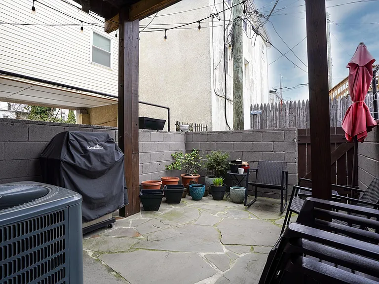22 E Heath St — Photo 6