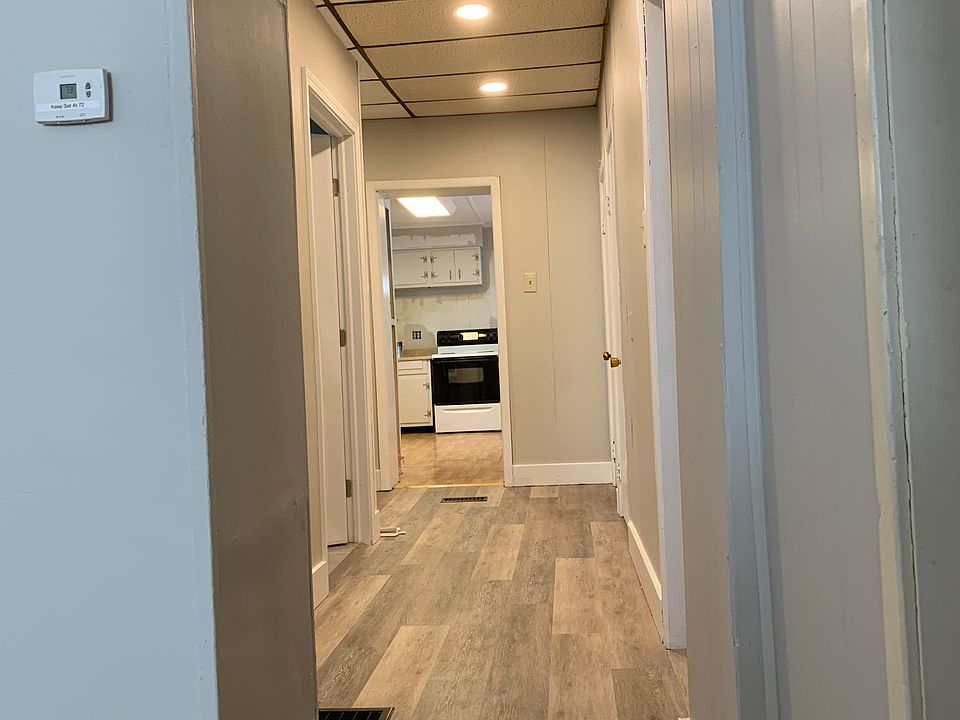hall toward kitchen