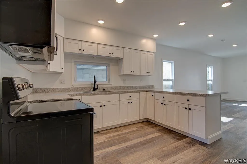 3 bed, 1.0 bath, 1092 sqft, $1,500 — Photo 4