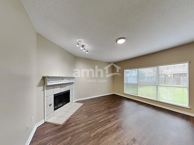 316 Stormydale Ln — Photo 5