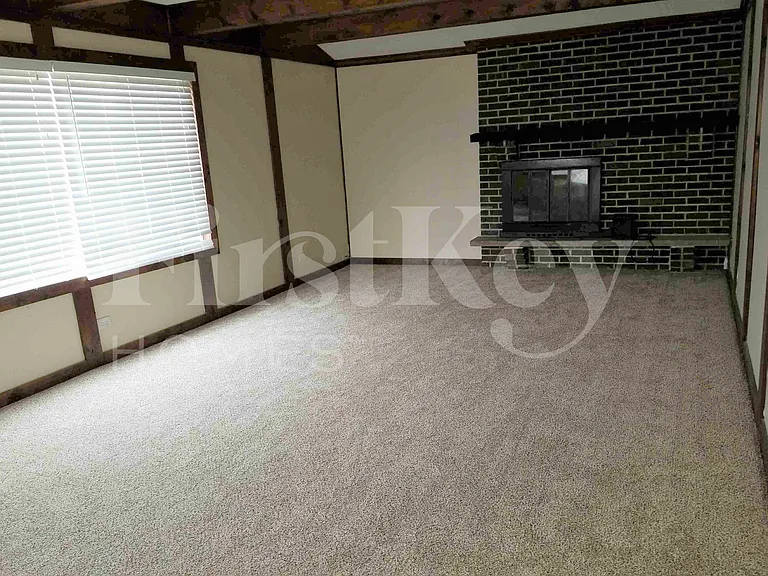18642 W Karen Ln — Photo 12