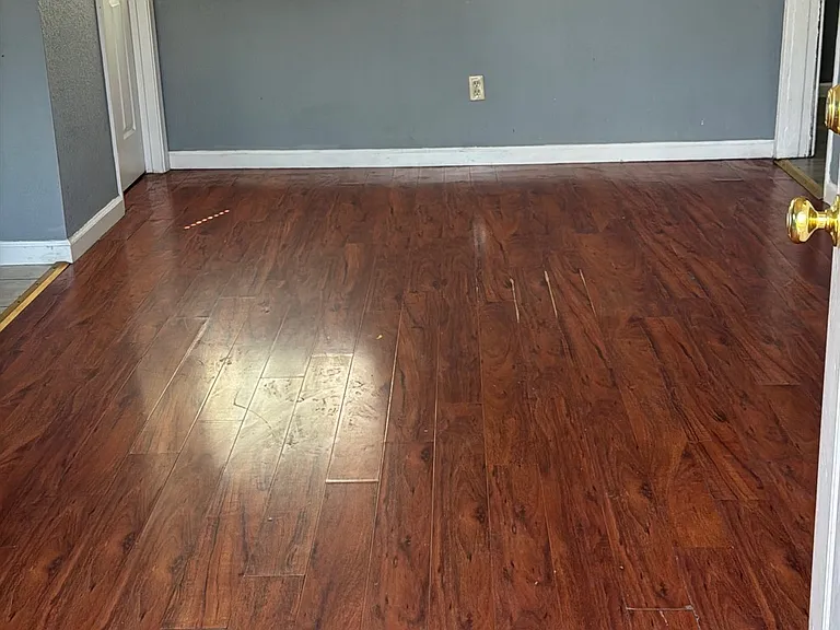 209 Laurel Ave — Photo 2