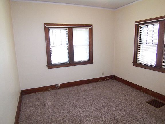5th image of 3517 4th Ave