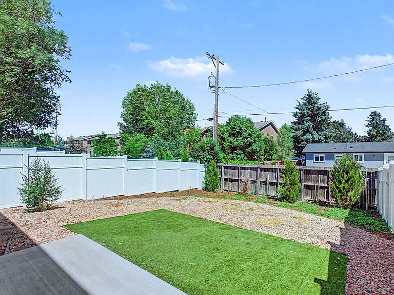 4209 Date St — Photo 37