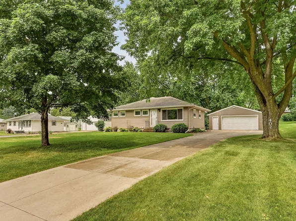 402 Strathmore Ln SE, Rochester, MN 55904