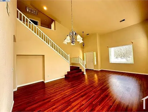821 Tulare Dr — Photo 4