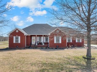 18 Roxey Dr, Fayetteville, TN 37334