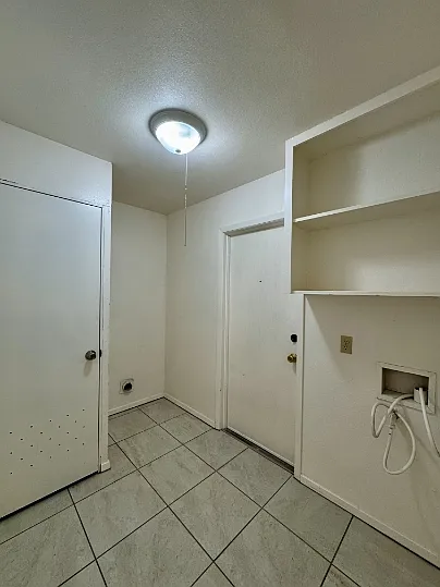 1104 Siesta Dr — Photo 9