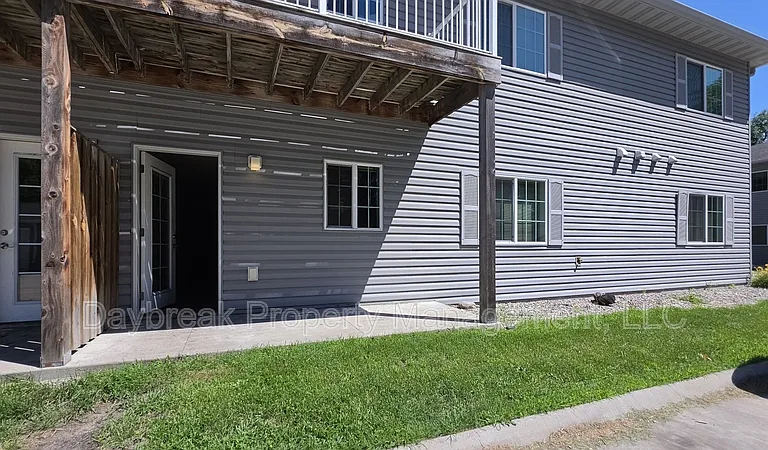 317 16th St S #4 — Photo 25